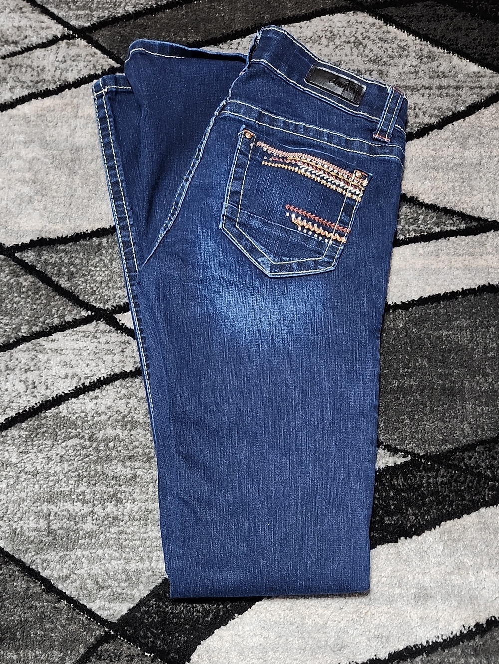 BUCKLE DAYTRIP SCOPIO EMBROIDERED CONTRAST RHINESTONES LONG BOOTCUT DENIM JEAN